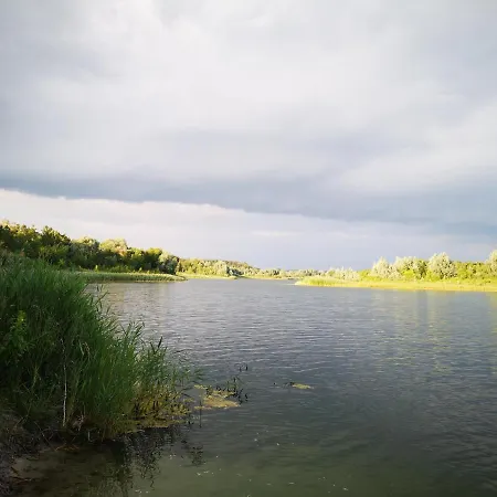 Villa Na Jeziorem Wilczynskim: Lakeside With A/c Zygmuntowo (Konin)