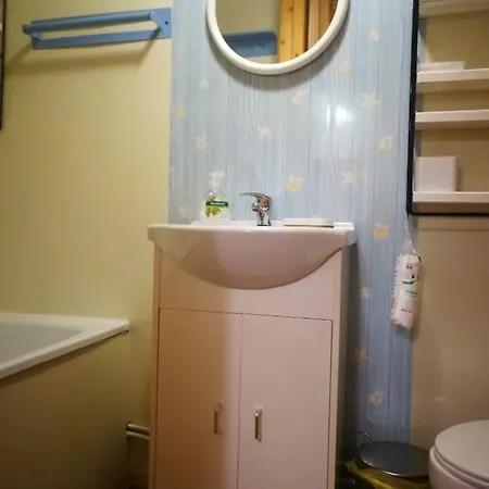 Na Jeziorem Wilczynskim Budzislawskim , Las, Osobno Ogrodzony 2-6 Osob- Klimatyzacja, Ogrzewanie, 62-550 Zygmuntowo Gm Wilczyn * Zygmuntowo (Konin)